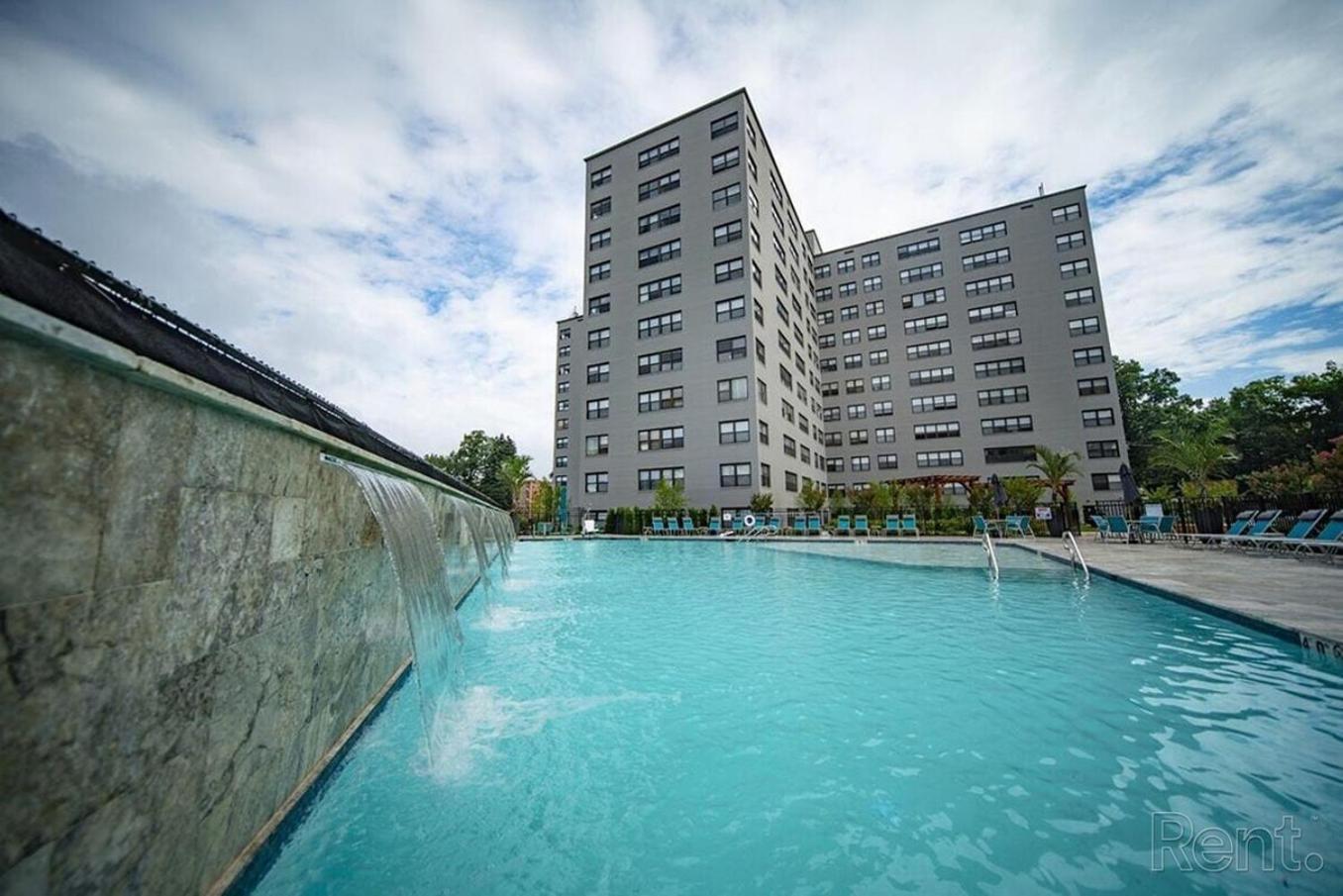 Avenue A810 Epic 2br, Pool, Gym, Parking