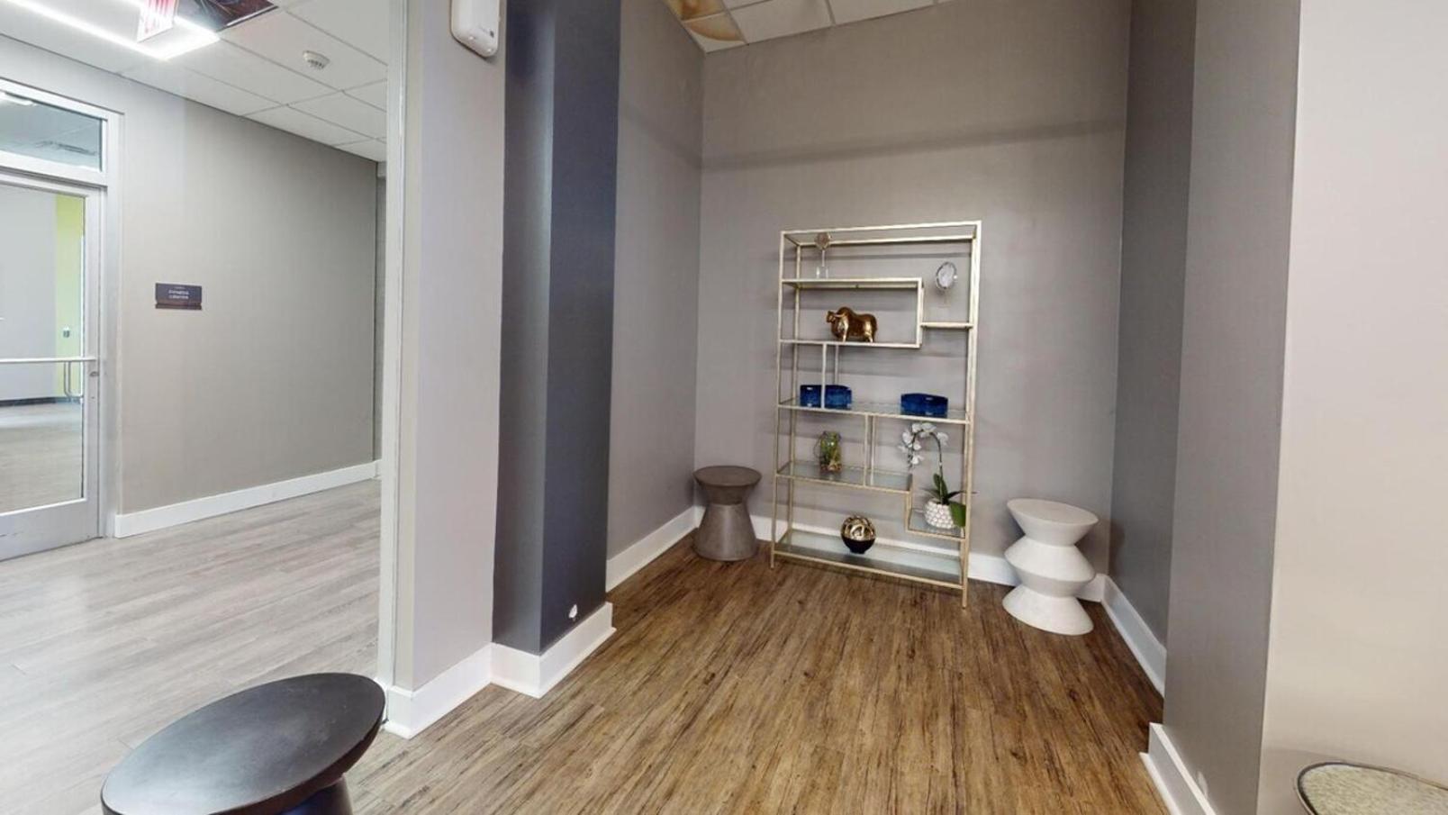 Avenue A810 Epic 2br, Pool, Gym, Parking Apartment