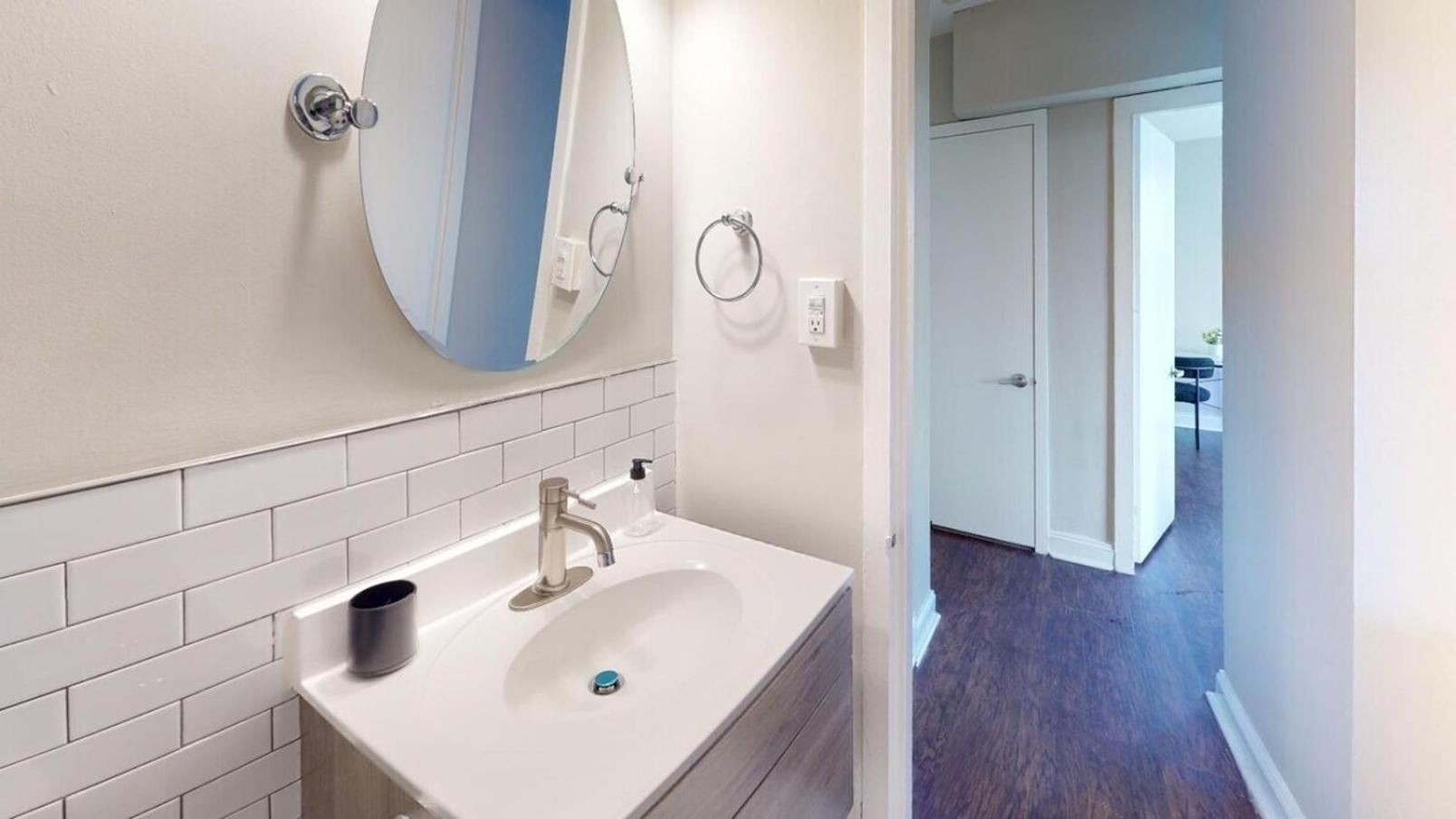 Apartment Avenue A810 Epic 2br, Pool, Gym, Parking *