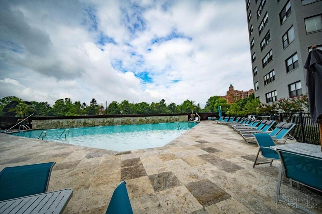 Avenue A810 Epic 2br, Pool, Gym, Parking Apartment Philadelphia