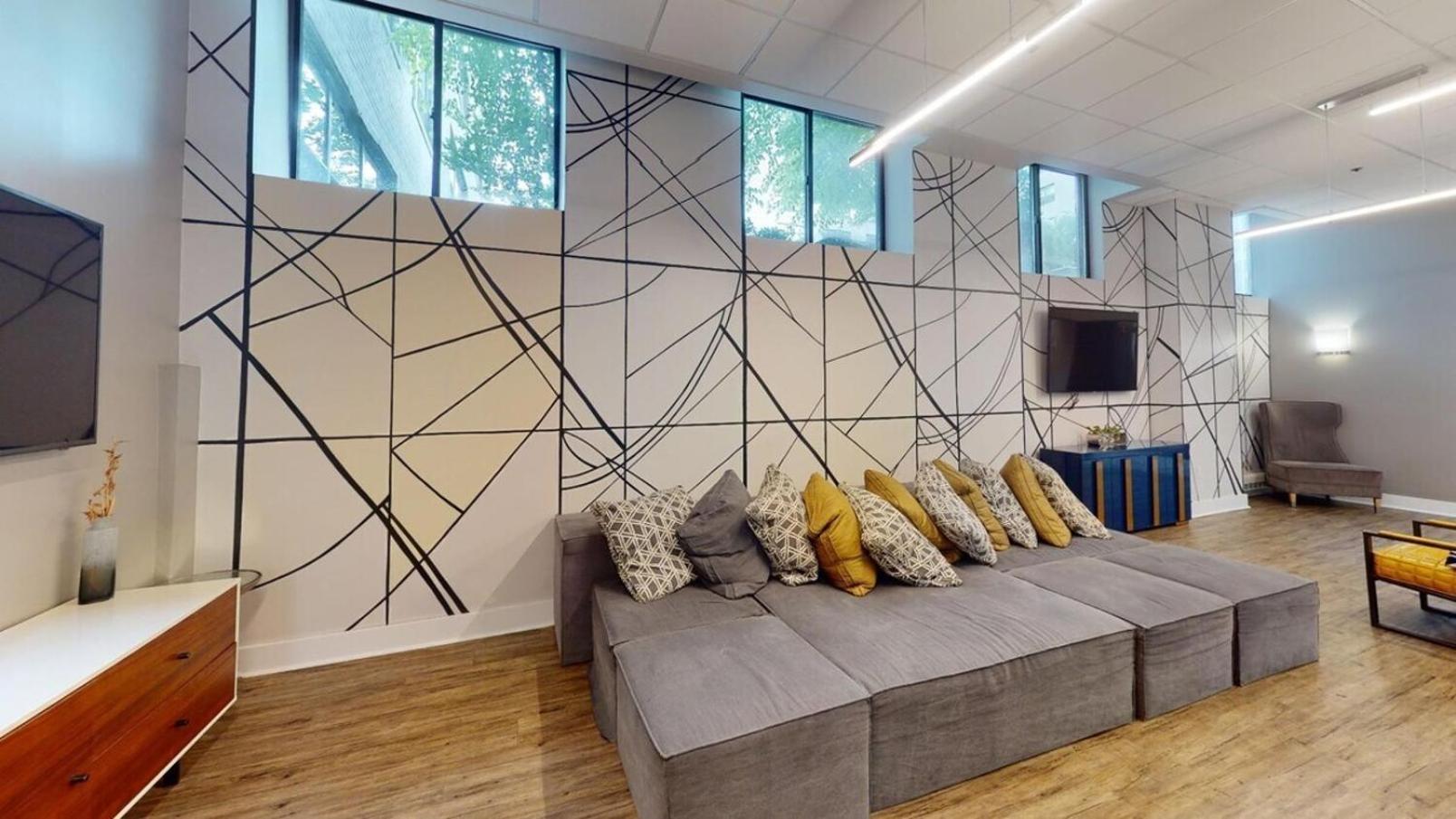 Avenue A810 Epic 2br, Pool, Gym, Parking Philadelphia