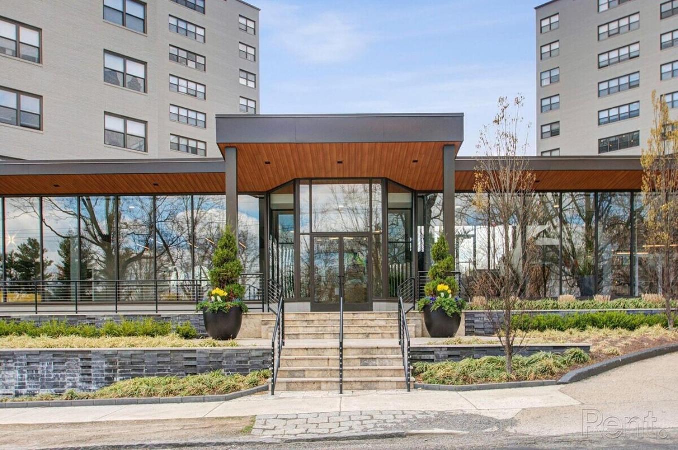 Avenue A810 Epic 2br, Pool, Gym, Parking * Philadelphia
